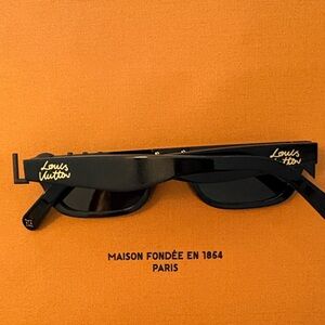 Louis Vuitton Black Sunglasses with Gold Accents
Can ship next day
